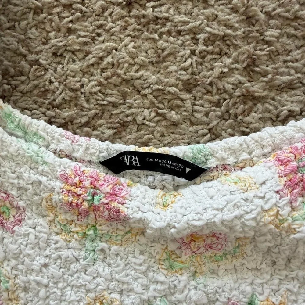 Zara White Puff-Sleeve Floral Smocked Crop Top